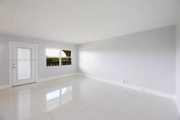 Coconut Creek, FL 33066,1902 Bermuda Cir #J4