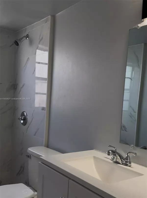 Pembroke Pines, FL 33023,6840 Pembroke Rd #111
