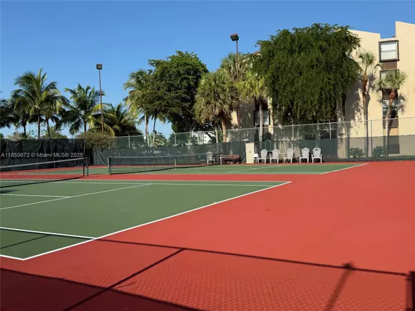 Miami, FL 33186,14525 N Kendall Dr #209-J