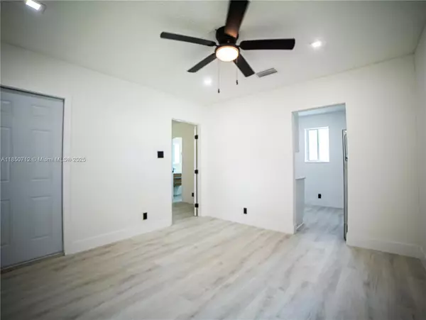 Hollywood, FL 33021,412 Columbus Pkwy #2-2