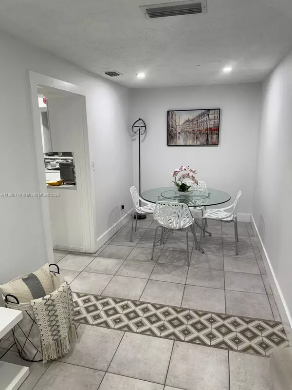 Miami, FL 33174,600 SW 89th Ct #B-First Floor