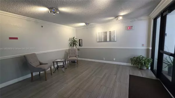 Hollywood, FL 33021,901 Hillcrest Dr #215