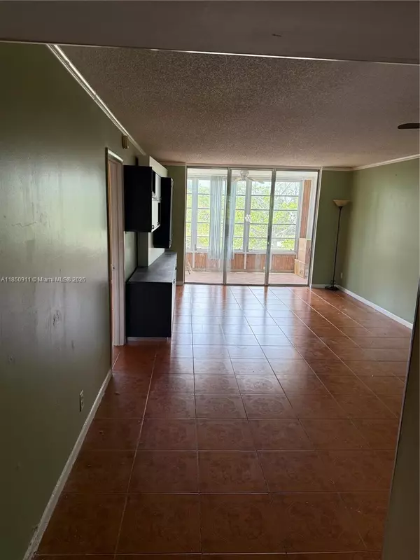 Lauderdale Lakes, FL 33313,3001 NW 48th Ave #444