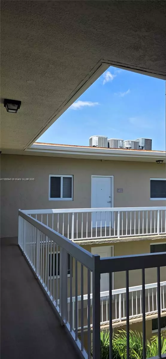 Miami, FL 33143,7707 Camino Real #B-411