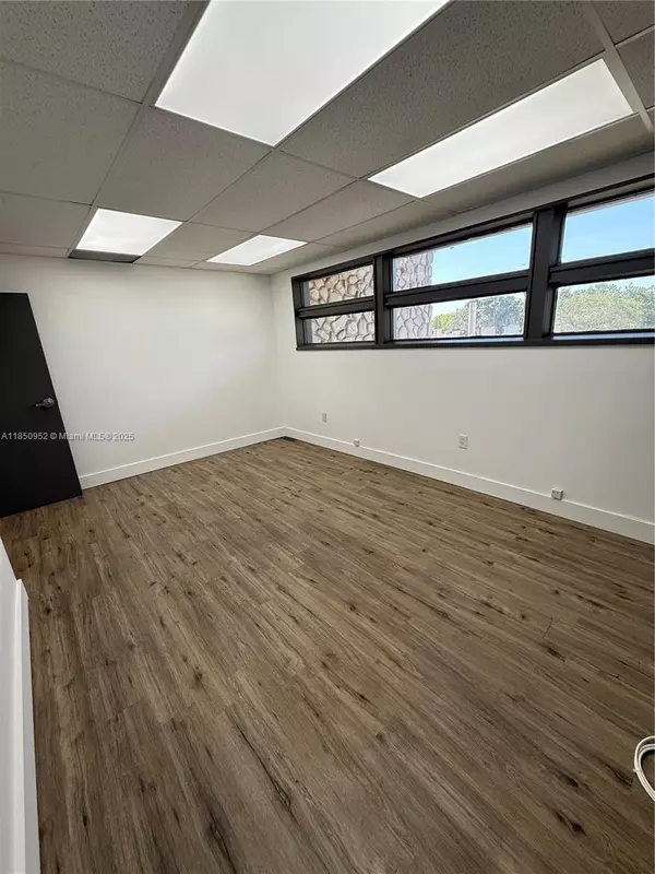 1125 NE 125th St #206, North Miami, FL 33161