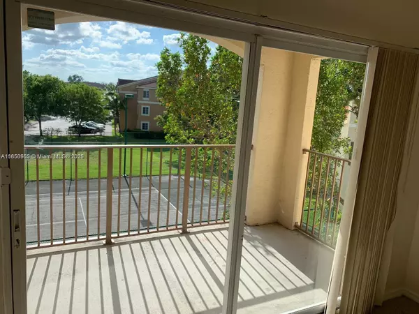 West Palm Beach, FL 33409,4041 San Marino Blvd #308