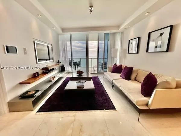 Sunny Isles Beach, FL 33160,17121 Collins Ave #2107
