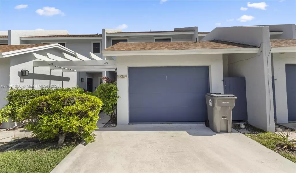 1629 Woodbridge Lakes Cir, West Palm Beach, FL 33406