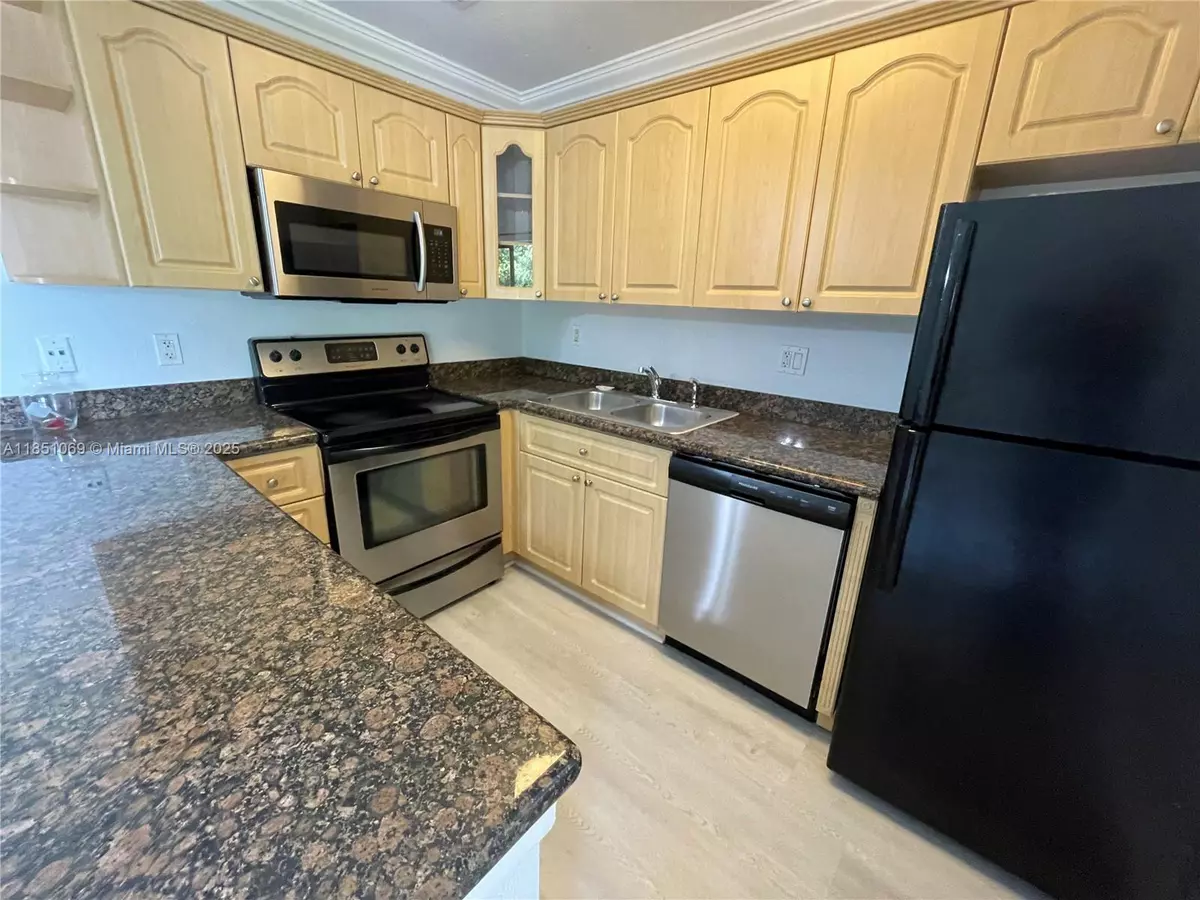 Fort Lauderdale, FL 33334,1401 NE 53rd St #208