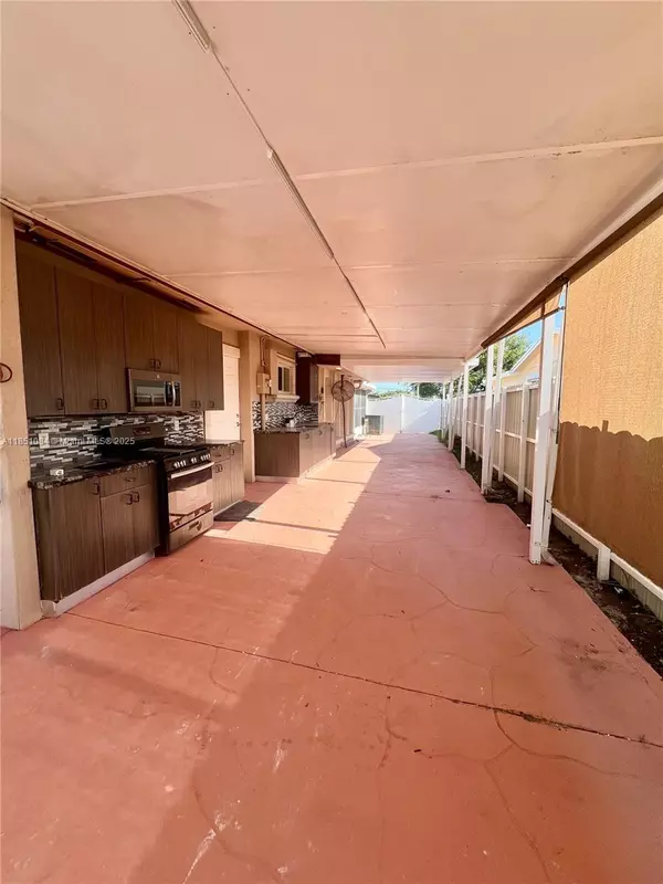 Hollywood, FL 33024,7601 Simms St #7601