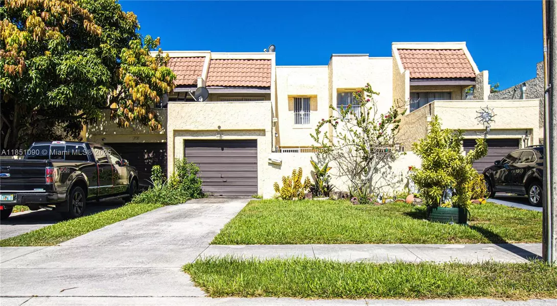 1733 NW 56th Ave #13, Lauderhill, FL 33313