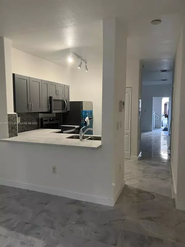 Homestead, FL 33035,1663 SE 27th Dr #100