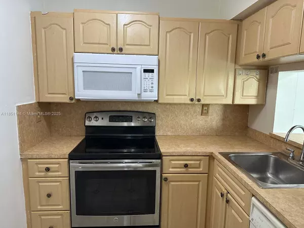 Miami, FL 33175,11780 SW 18th St #414-2