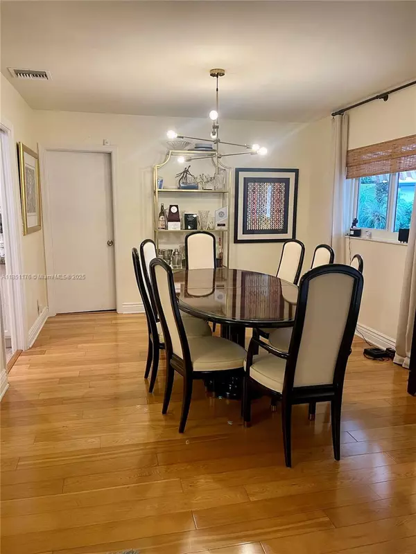 Pompano Beach, FL 33069,1013 E Cypress Dr #V-31