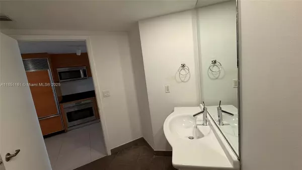Miami, FL 33131,475 Brickell Ave #4408