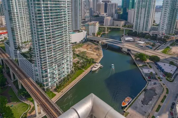Miami, FL 33130,690 SW 1st Ct #PHII04