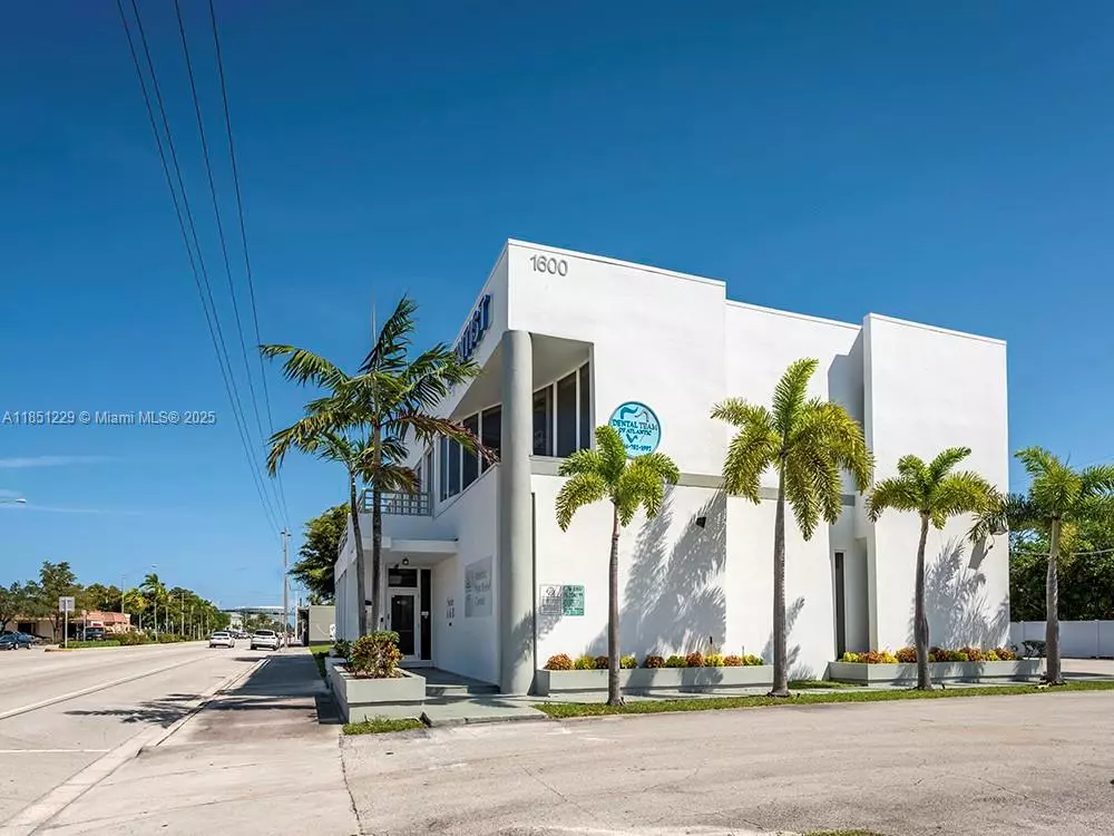 ,, FL 33060,1600 E Atlantic Blvd