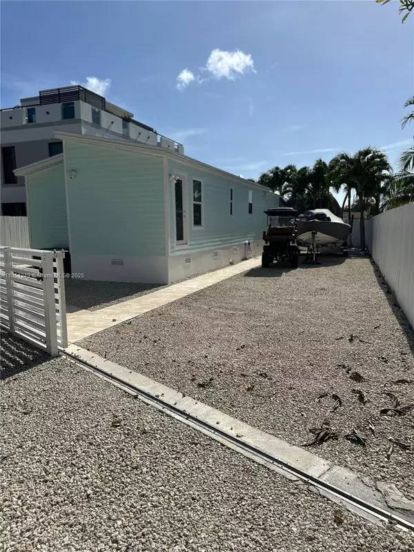 11 Mockingbird Rd #0, Key Largo, FL 33037