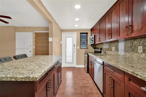 Miami Beach, FL 33139,1340 Lincoln Rd #207