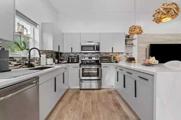 18266 NW 6th St, Pembroke Pines, FL 33029