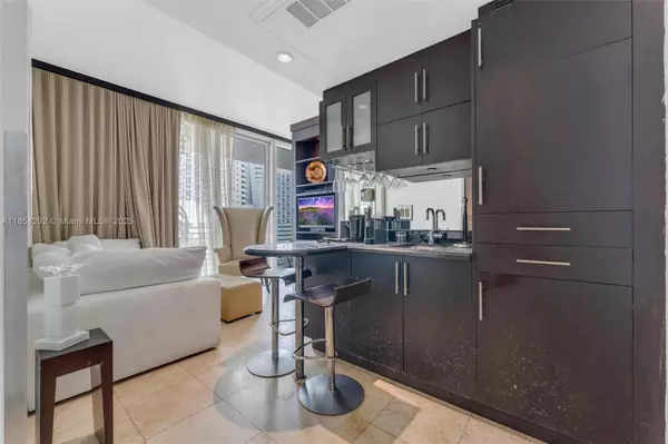 Miami Beach, FL 33139,1437 Collins Ave #PH18
