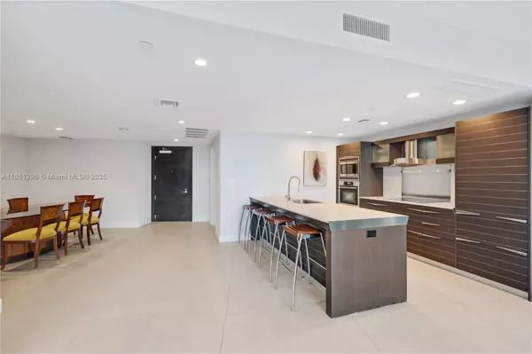 Miami, FL 33131,200 Biscayne Boulevard Way #3207