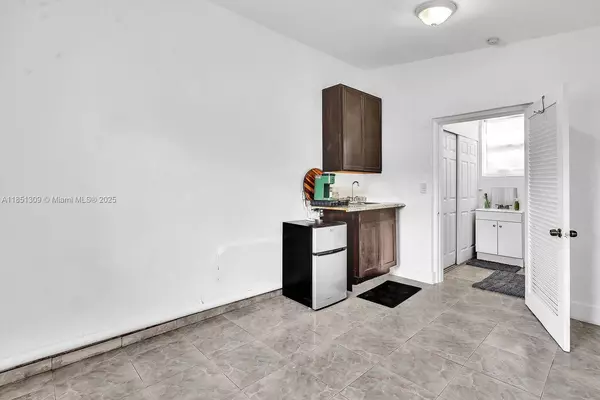 10800 NW 22nd Ct, Miami, FL 33167
