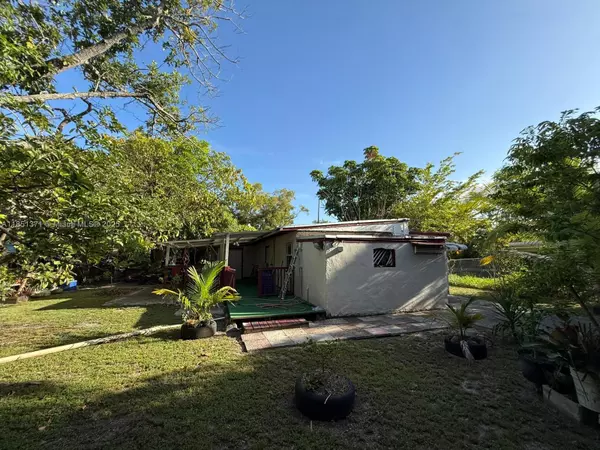 North Miami, FL 33161,1355 NE 139th St