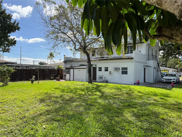 Hollywood, FL 33020,2205 Roosevelt St