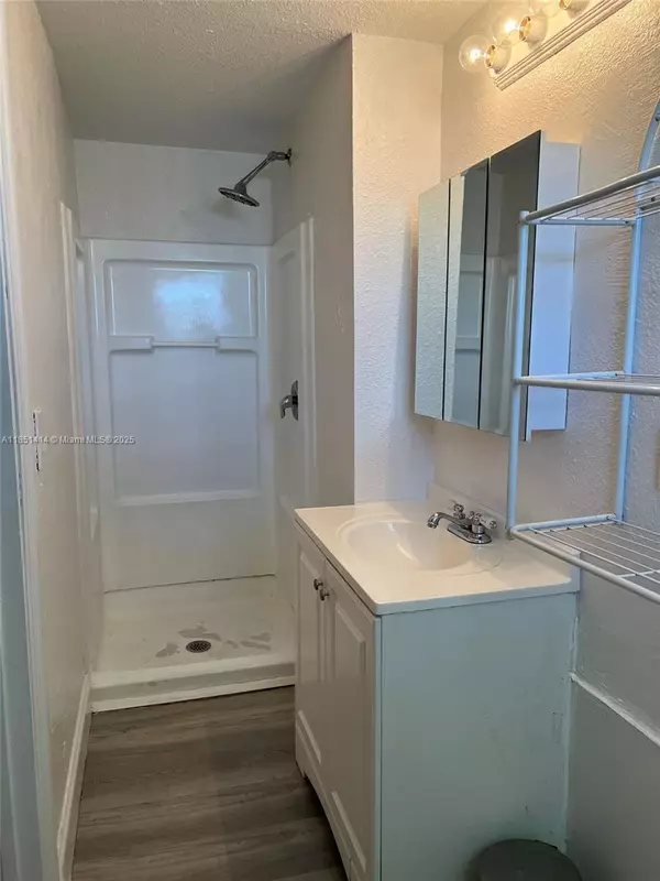 Hollywood, FL 33020,2205 Roosevelt St