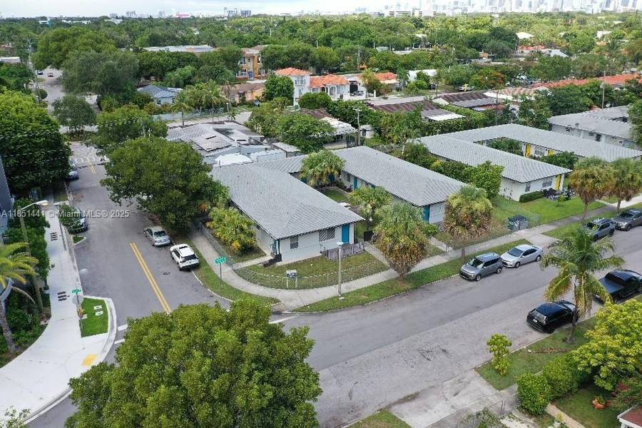 2499 SW 27th St #9, Miami, FL 33133