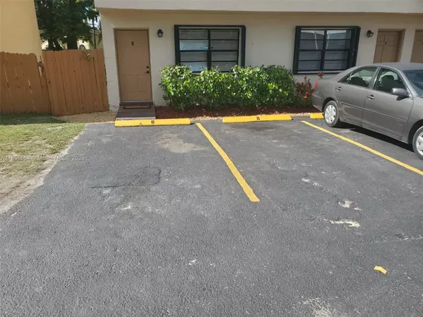 Homestead, FL 33033,408 NE 18th Ave #8
