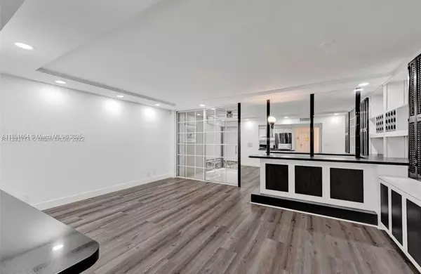 Hallandale Beach, FL 33009,1001 Three Islands Blvd #28