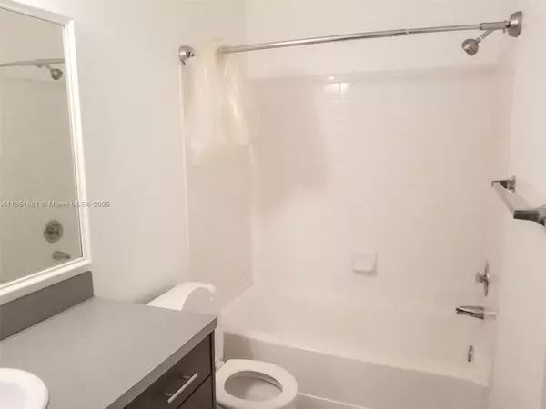 Margate, FL 33063,3340 N Pinewalk Dr N #1524
