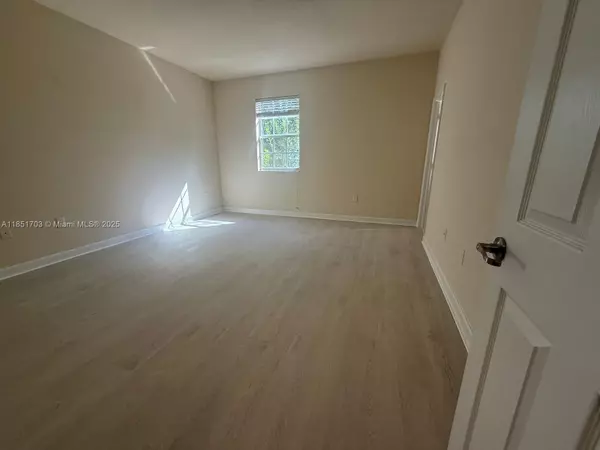 17103 SW 96th St, Miami, FL 33196