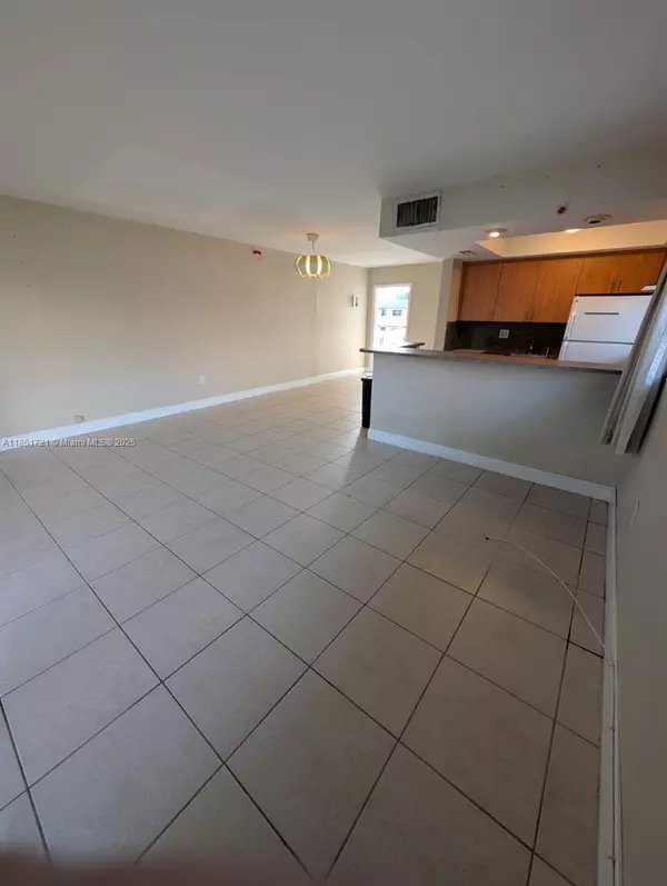 Miami, FL 33143,7370 SW 82nd St #E217