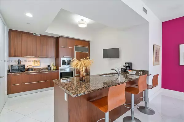 Sunny Isles Beach, FL 33160,15811 Collins Ave #607