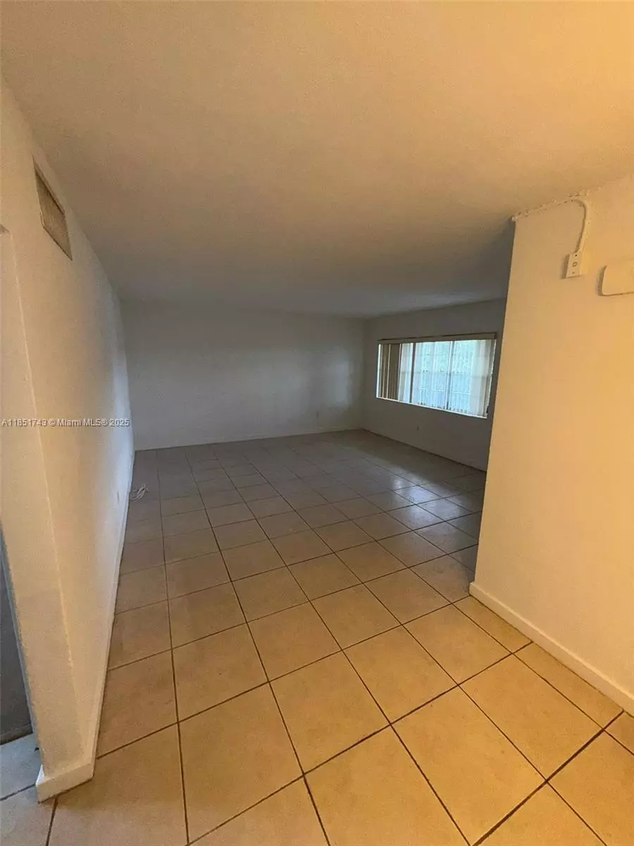 North Miami, FL 33161,13700 NE 6th Ave #301