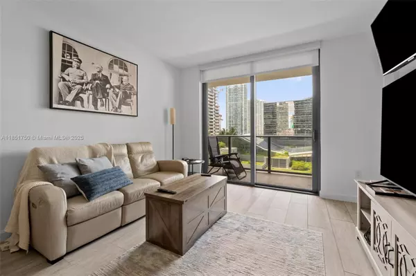 Miami, FL 33130,45 SW 9th St #1109
