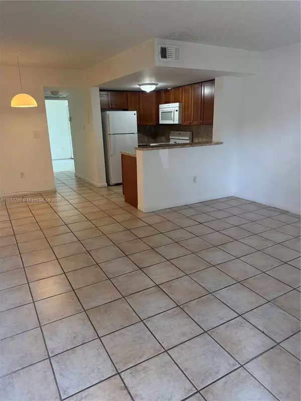 Miami, FL 33126,8630 NW 5th Ter #16-108