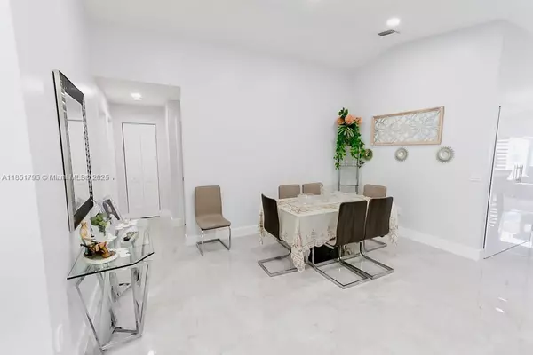 Miami, FL 33185,3813 SW 149th place