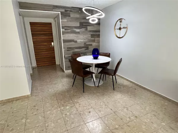 Miami Beach, FL 33139,1605 Meridian Ave #202