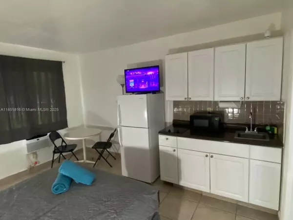 Hallandale Beach, FL 33009,709 NE 2nd Ct #1-9