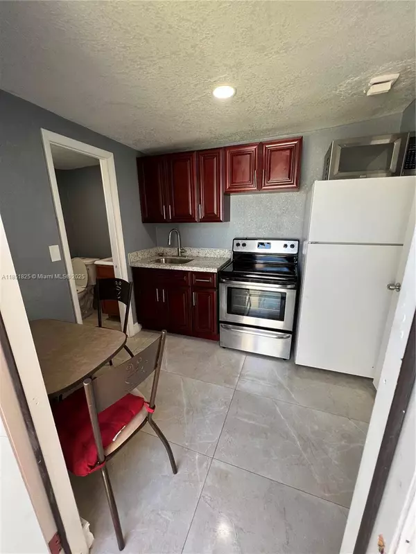 Pompano Beach, FL 33060,640 NW 21st Ct #A