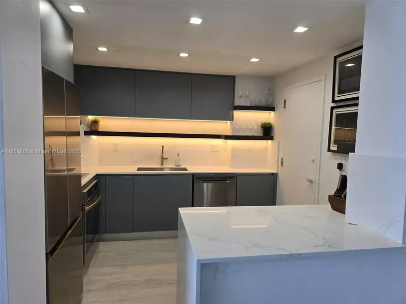 500 Bayview Dr #424, Sunny Isles Beach, FL 33160