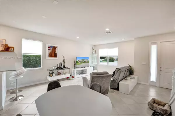 Hollywood, FL 33021,4810 Eucalyptus Dr #1