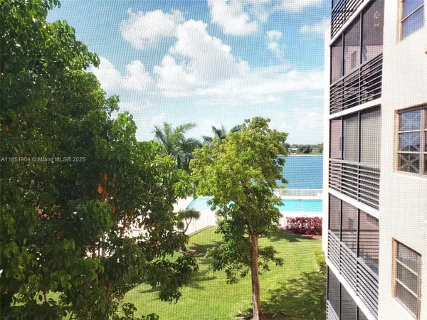 20840 San Simeon Way #403, Miami, FL 33179