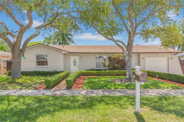 8220 SW 203rd St, Cutler Bay, FL 33189