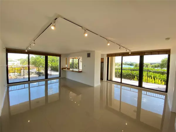 801 N VENETIAN DRIVE #202, Miami, FL 33139