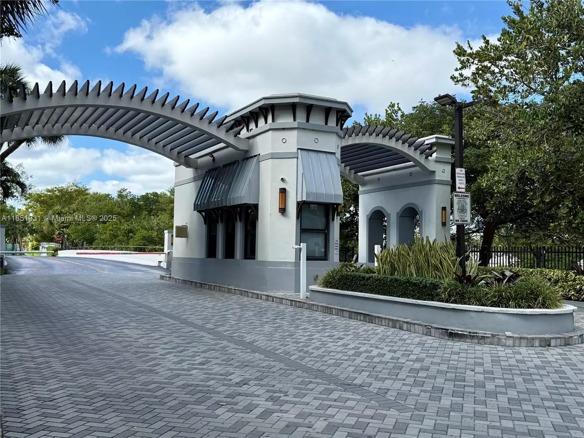 Sunny Isles Beach, FL 33160,399 Poinciana Dr #1215
